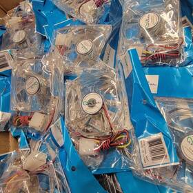 Cf4sl-wht Apevia 837344001642 Giant Lot Of 48 New And Sealed 80mm Case Cooler Fans 80 X 25