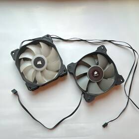 31-004621 Corsair 120mm Brushless 3-pin 12v Case Fan 2-pack Black White Gray Plastic