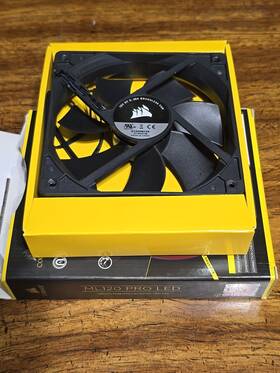 Co-9050042 Corsair Co9050042 Ml120 Pro Led Red 120mm Pwm Magnetic Levitating Fan