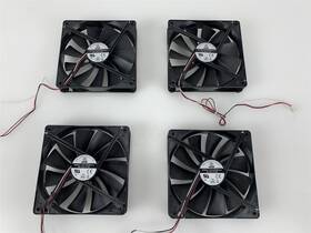Li121425be-4-a Lian Li Lot Of 4 - Dc 12v 0.14a Case Fans