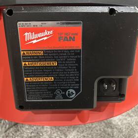Pu3aj240400055 Milwawauke Milwaukee 18 Inch 457 Mm Fan Red Sn/pu3aj240400055. With Battery Unit
